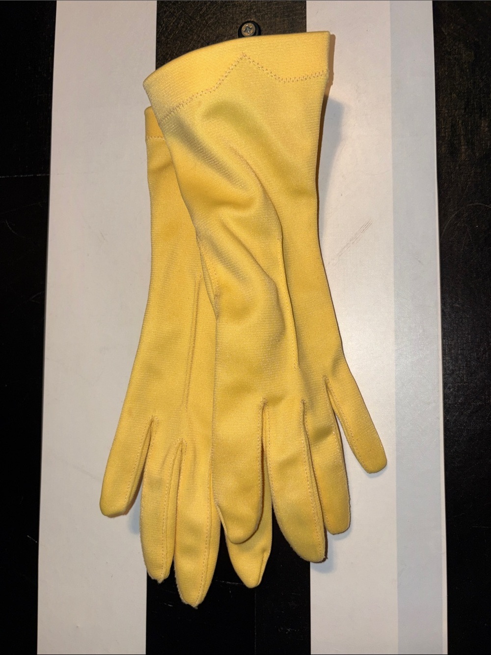 Vintage 70s Sunny Yellow Women's Short Gloves